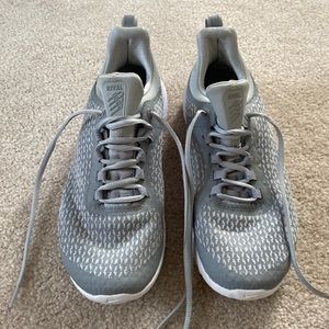 Nike renew gray sneaker